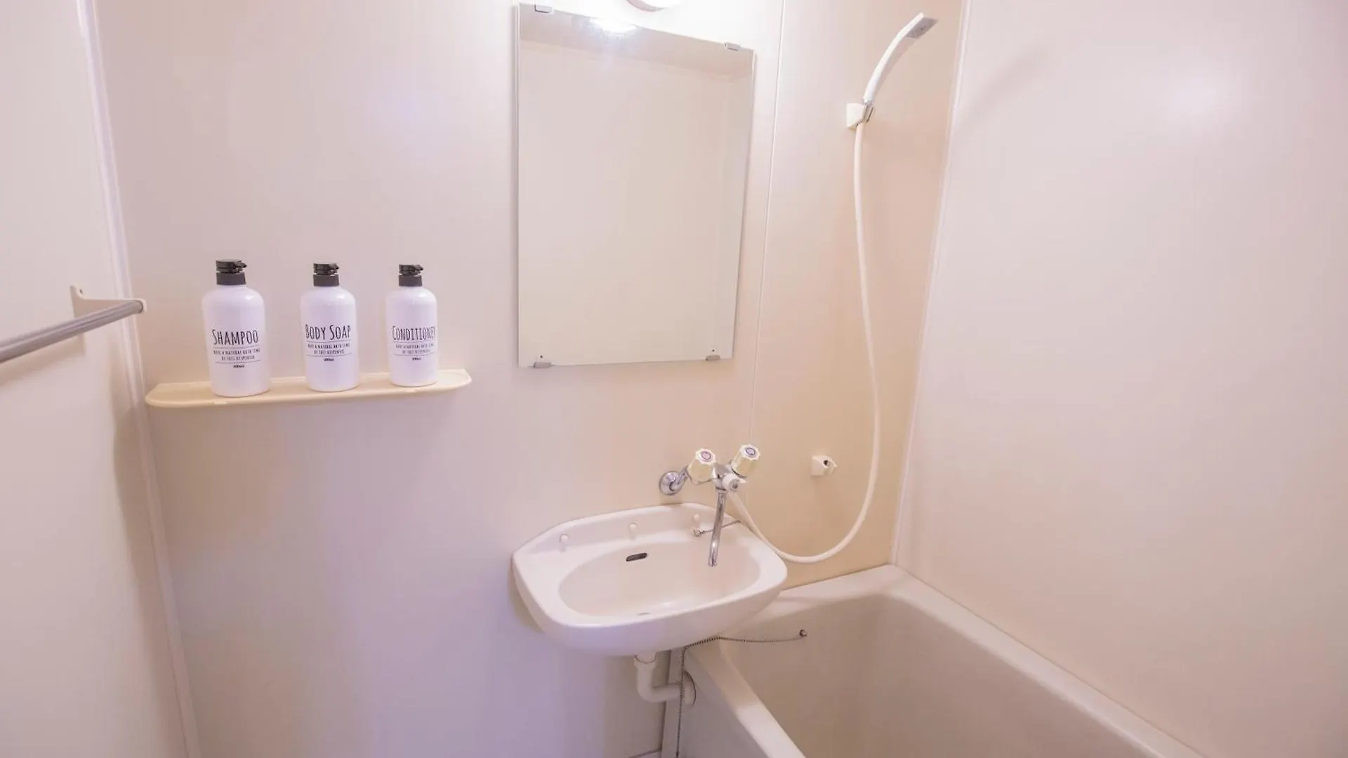 Shinjuku Ryokan Retreat丶local Tokyo Experience & Short Trips Hub丶walk To Higashi-Nakano Y02H 0*,  Japan